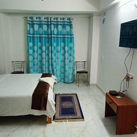 Hotel Atithi Grand Guwahati Exteriör bild