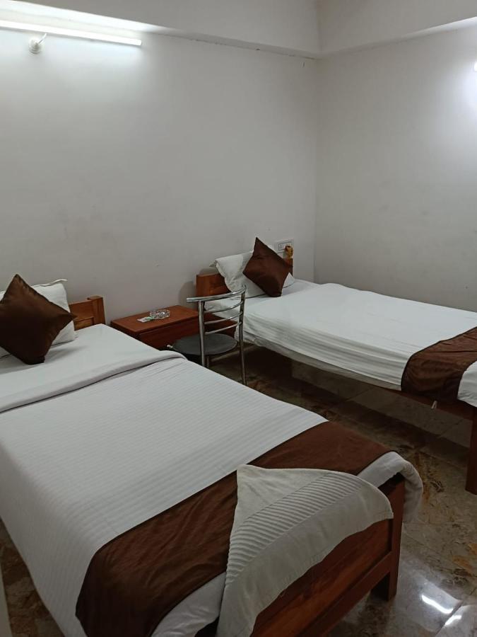 Hotel Atithi Grand Guwahati Exteriör bild