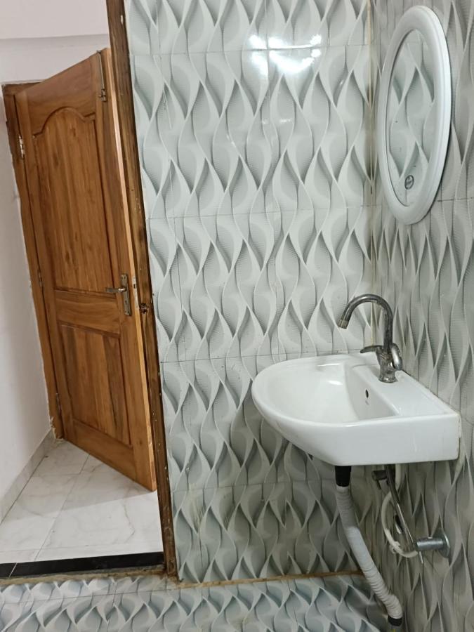 Hotel Atithi Grand Guwahati Exteriör bild
