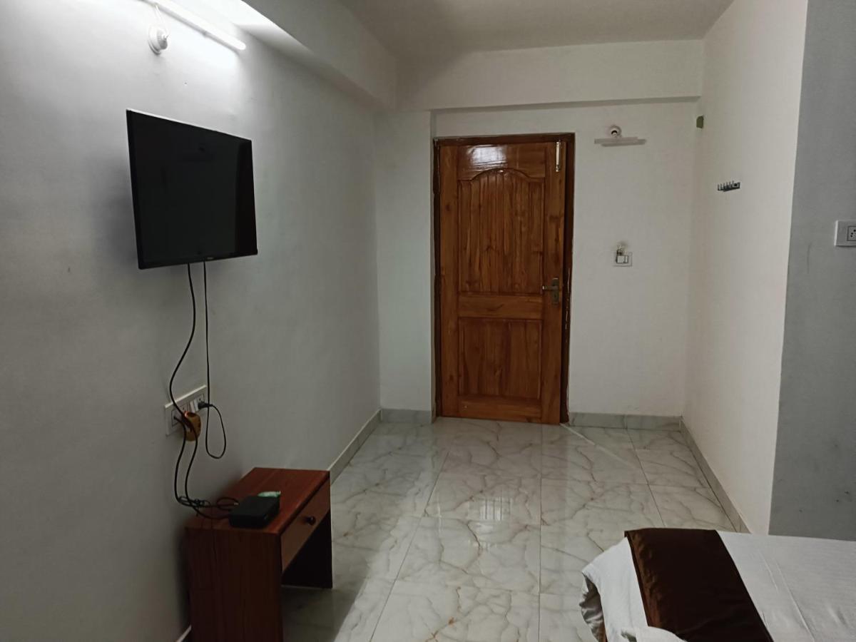 Hotel Atithi Grand Guwahati Exteriör bild