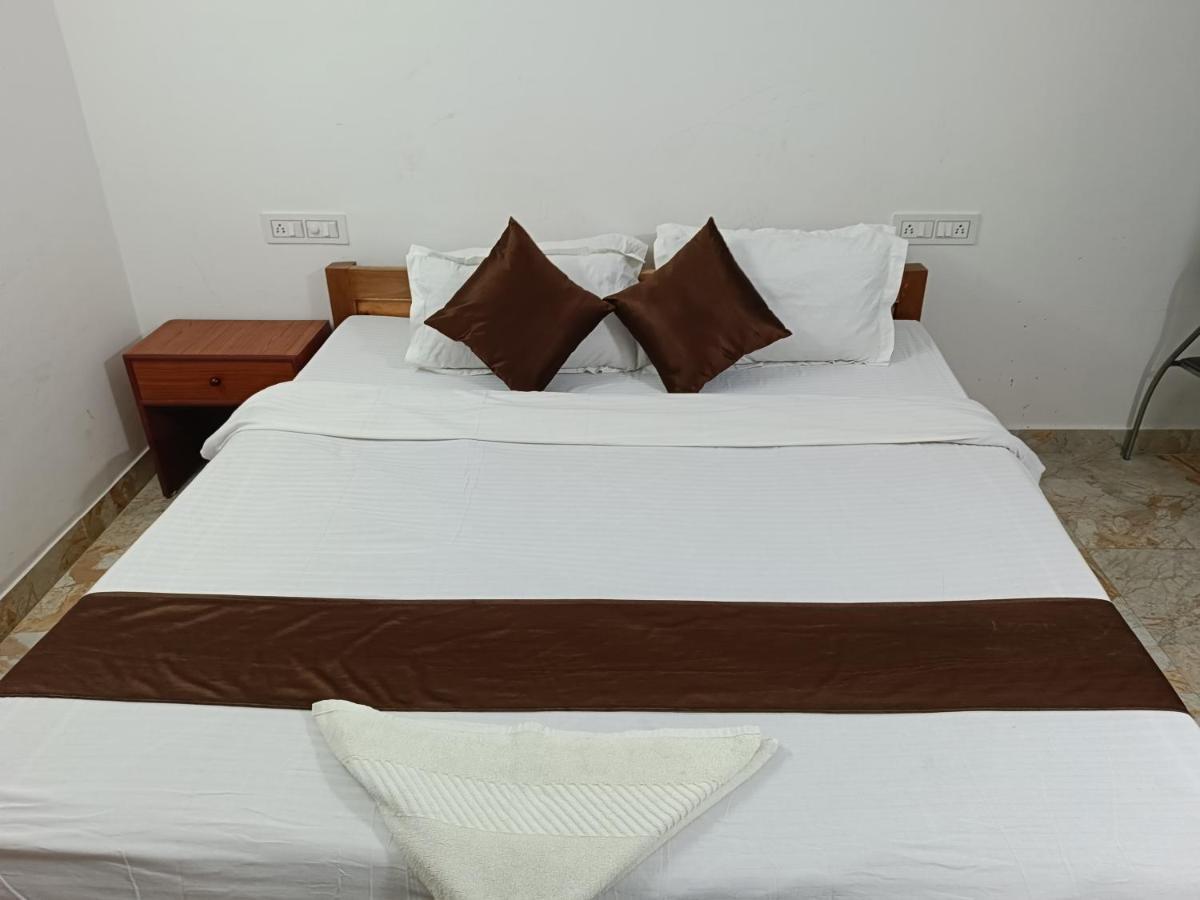 Hotel Atithi Grand Guwahati Exteriör bild
