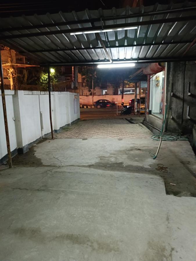 Hotel Atithi Grand Guwahati Exteriör bild