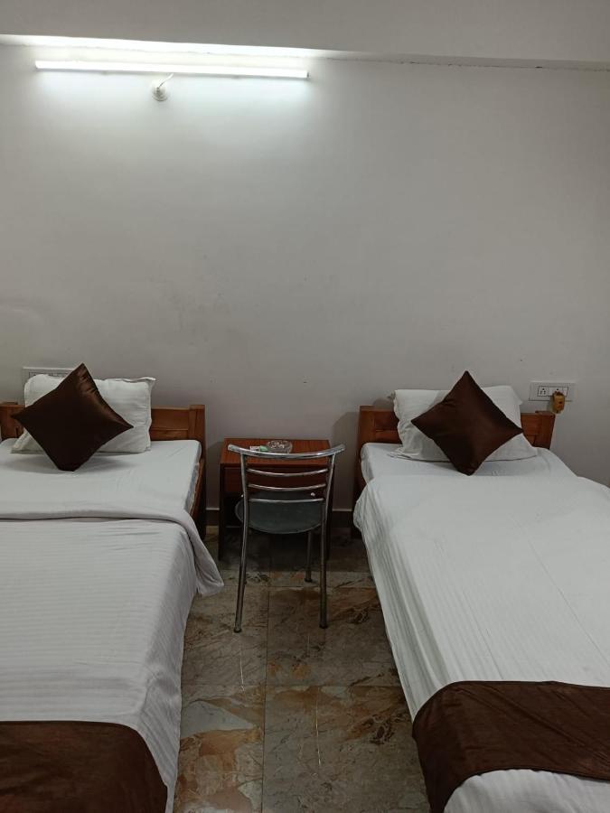 Hotel Atithi Grand Guwahati Exteriör bild