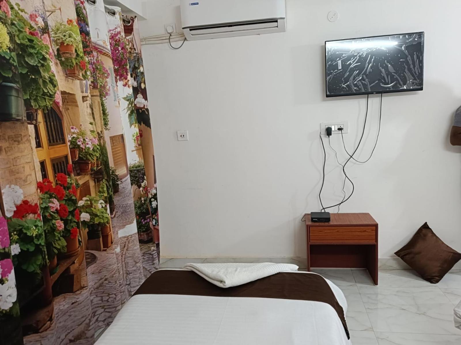 Hotel Atithi Grand Guwahati Exteriör bild